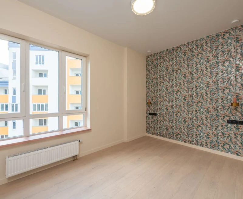 Bright room with a wide white window above a radiator